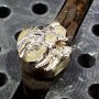 Photos de l'abeille en cours de fabrication par Alain Valette